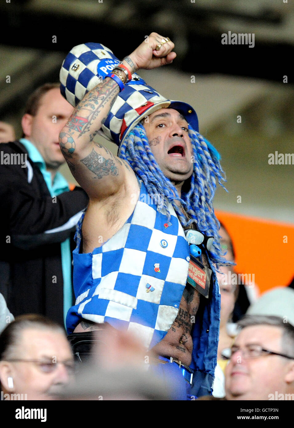 Calcio - Npower Football League Championship - Hull v Portsmouth - KC Stadium. John 'Portsmouth Football Club' Westwood Foto Stock