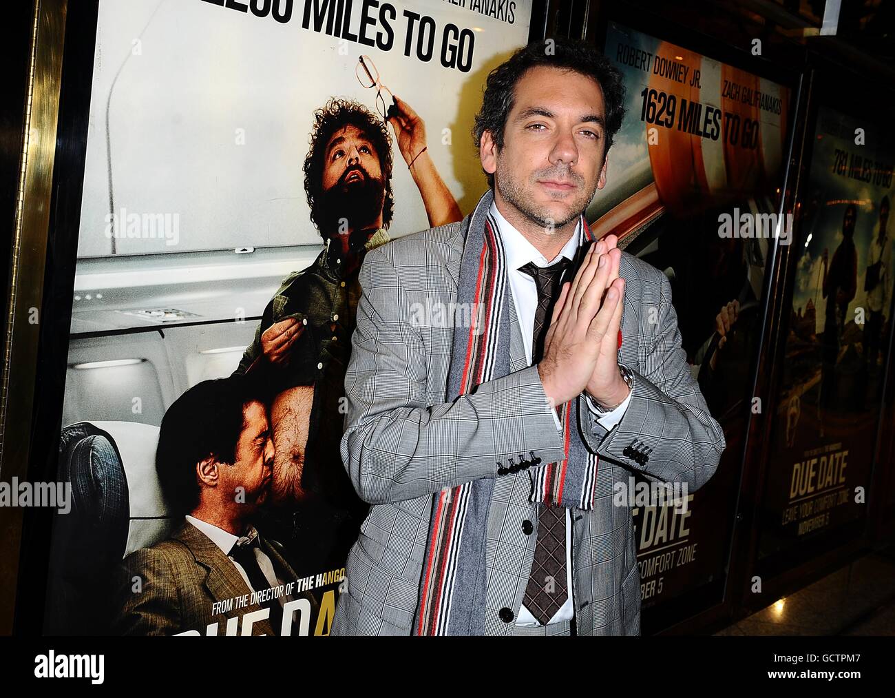 Il regista Todd Phillips arriva per la prima europea di due Date all'Empire, Leicester Square, Londra. Foto Stock