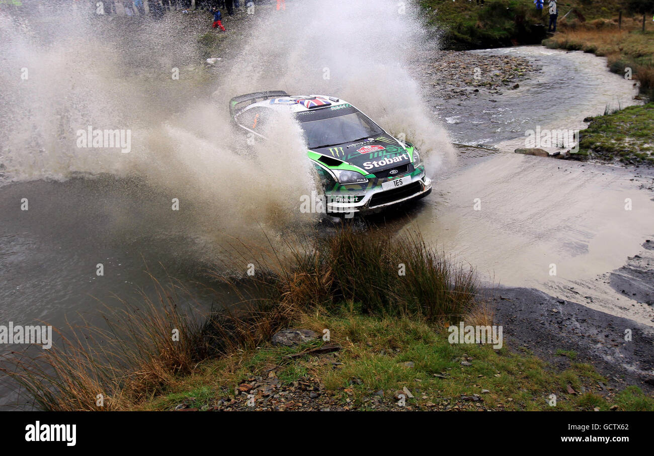 Matthew Wilson della Gran Bretagna nella Ford Focus RS WRC 08 durante la fase Speciale Sweet Lamb del Wales Rally GB del 2010 vicino a Llangurig. Foto Stock