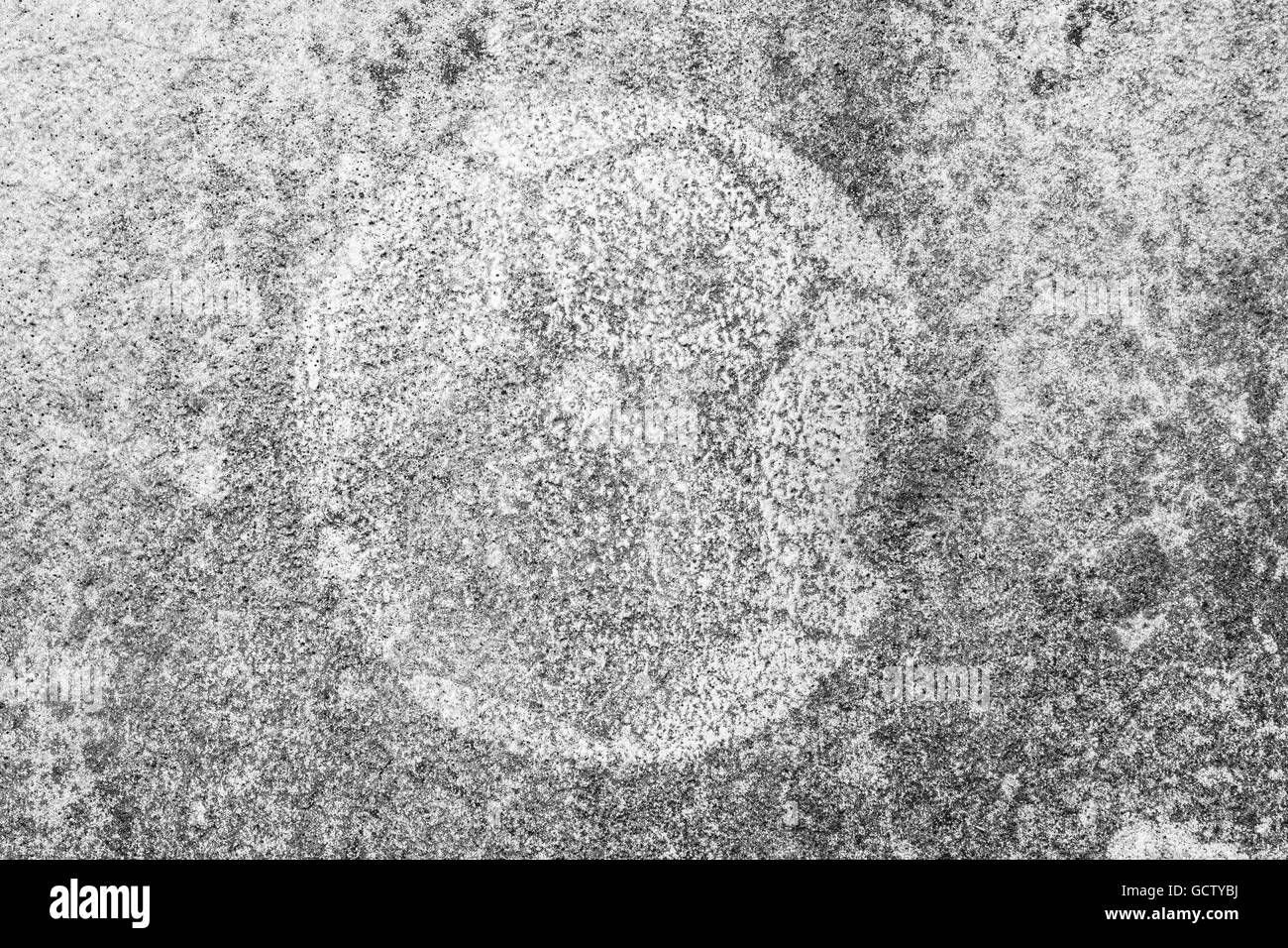 Una palla tracciare sulla parete grezza di sfondo o sfondo Foto Stock