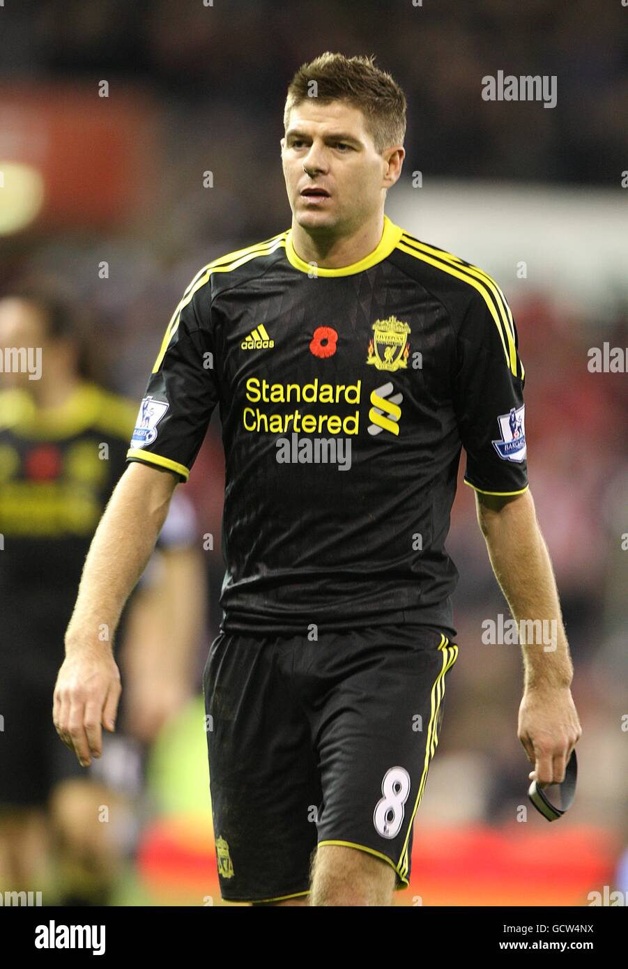 Calcio - Barclays Premier League - Stoke City / Liverpool - Britannia Stadium. Steven Gerrard di Liverpool esce sconcertato dopo il fischio finale. Foto Stock