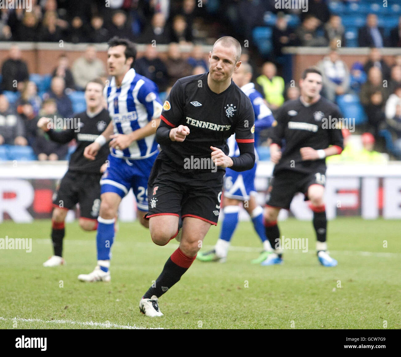 Kenny Miller di Rangers celebra il suo primo obiettivo dal posto di penalità durante la Clydesdale Bank Premier League a Rugby Park, Kilmarnock. Foto Stock