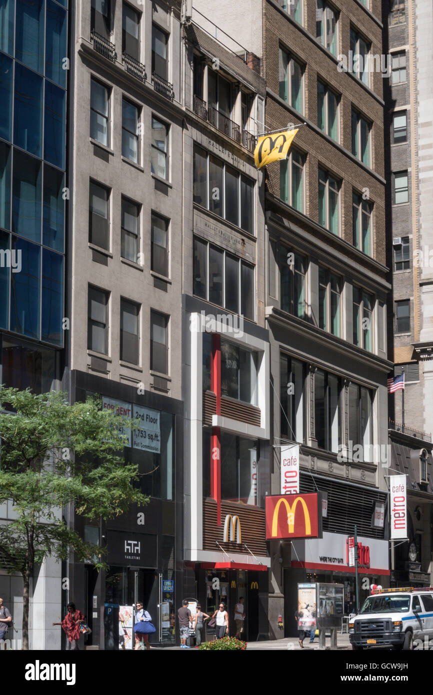 Ristorante McDonald's, E. 42nd Street, NYC Foto Stock