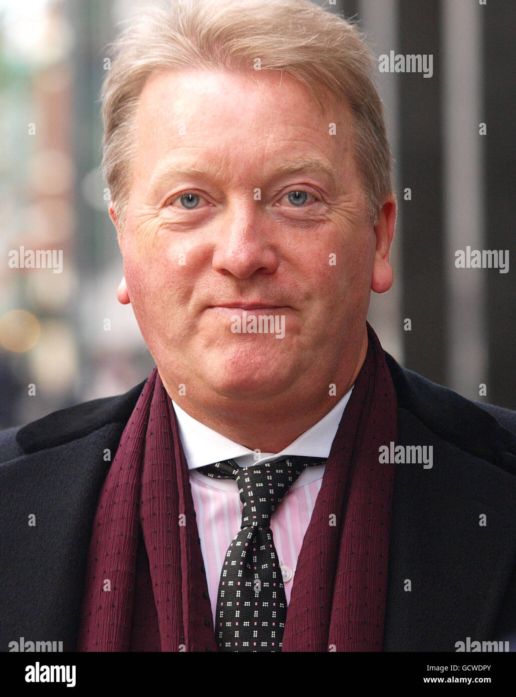 Frank Warren, il promotore britannico della boxe, arriva alla Corte dei  Magistrati della città di Westminster per la condanna del British Boxer  Dereck Chisora per furto e aggressione Foto stock - Alamy