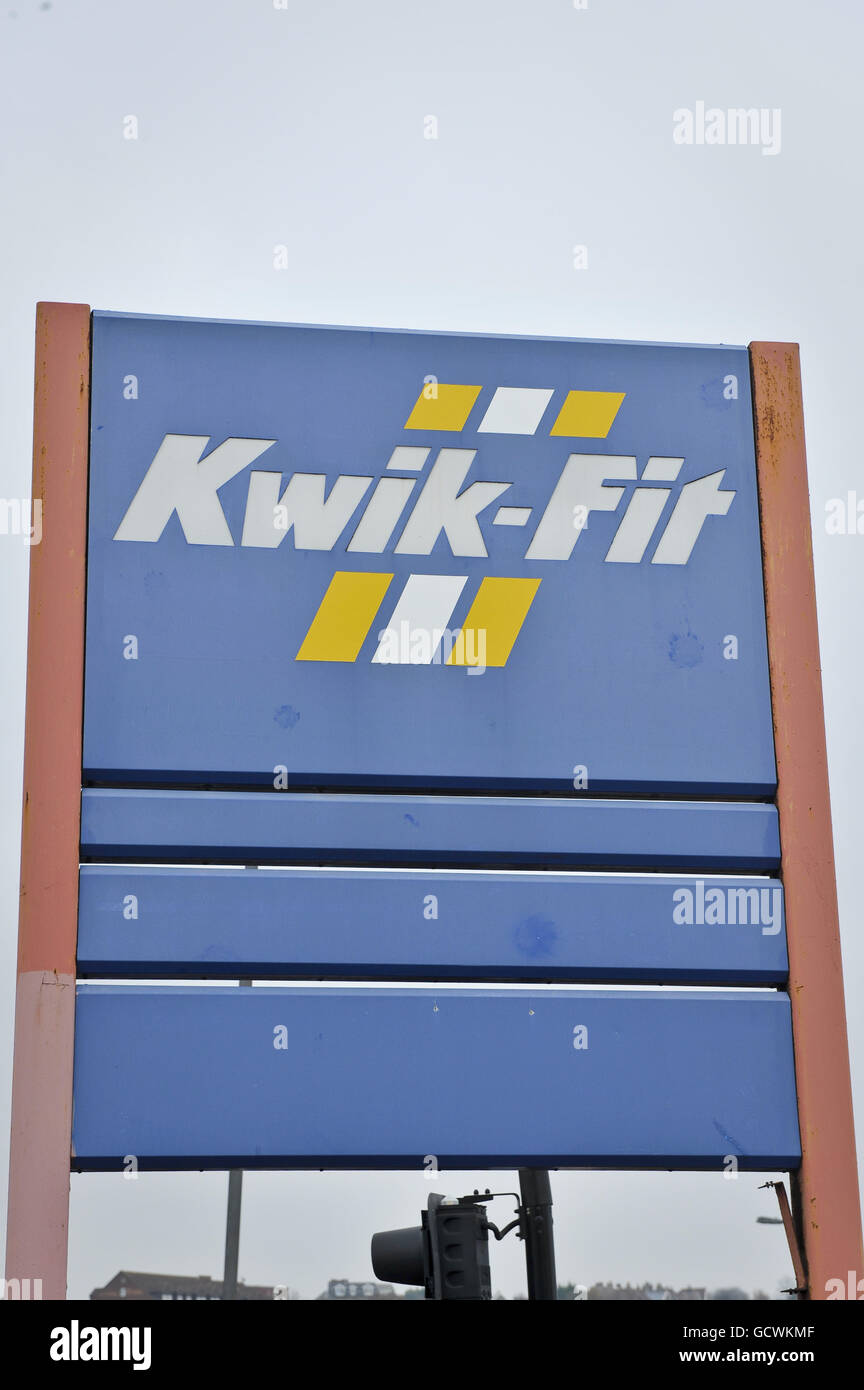 Stock - Garage Kwik-Fit. Un segno Kwik-Fit a Bristol. Foto Stock