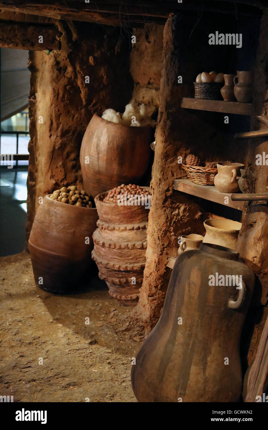 Periodo Neolitico. 5500-4000 A.C. Spagna. La Catalogna. Casa. Camera. all'interno. La riproduzione Foto Stock