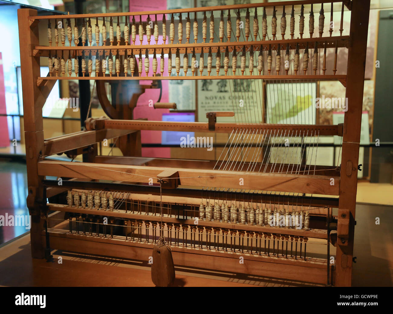 Ramon Fraguell progettare una nuova macchina di filatura, la Bergadana, 1790-1795. Replica. Museo della Storia di Catalunya, Barcelona. Foto Stock