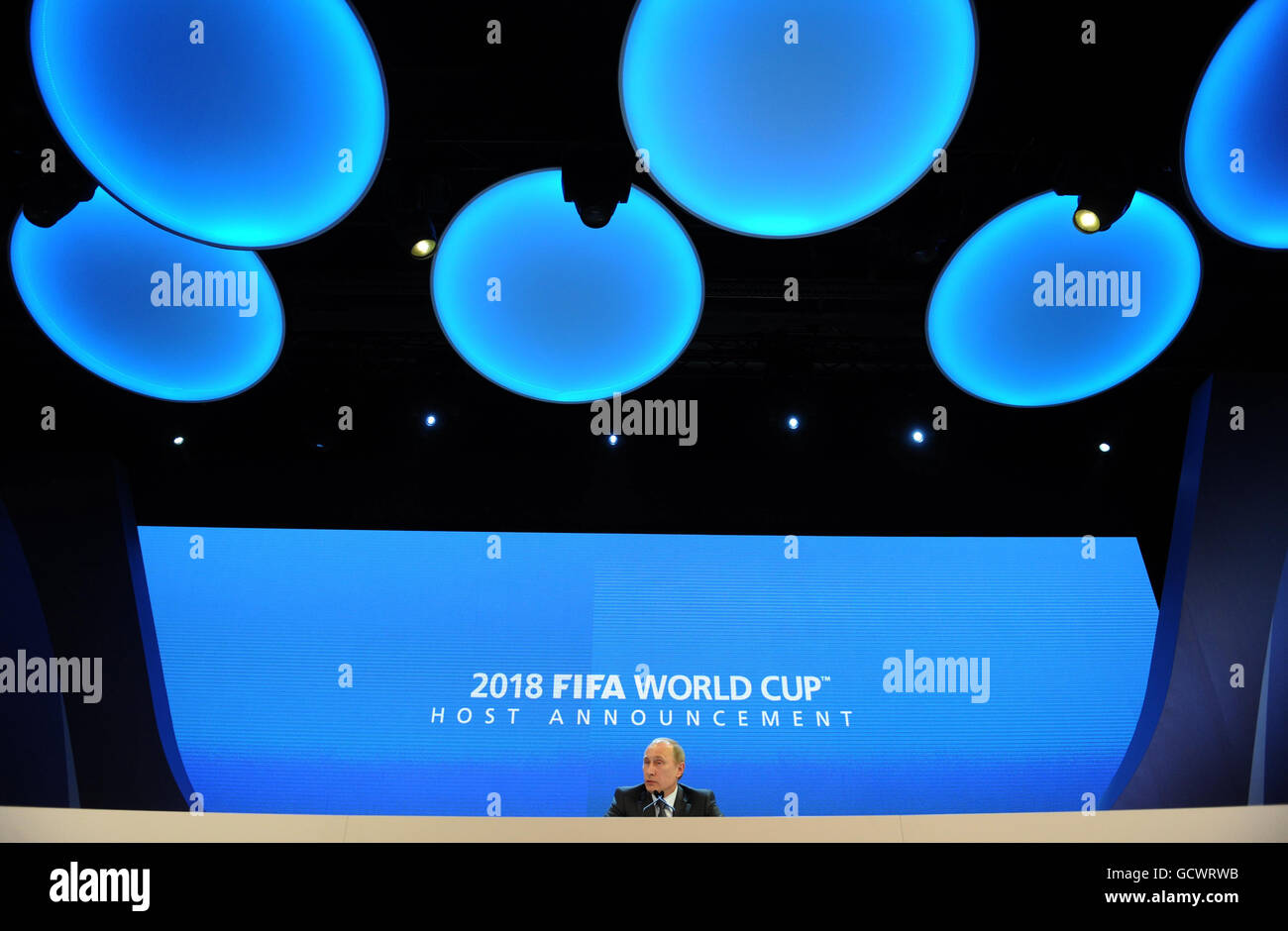 Il primo ministro russo Vladimir Putin ha parlato a una conferenza stampa della Russia 2018 presso il centro espositivo di Zurigo. Foto Stock