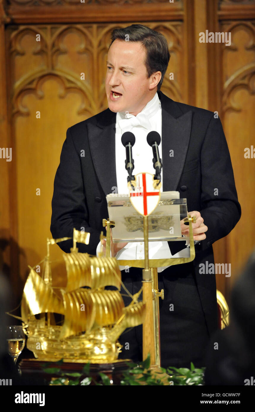 Il primo Ministro David Cameron ha tenuto un discorso al banchetto del Sindaco del Signore nella Guildhall nella città di Londra. Foto Stock