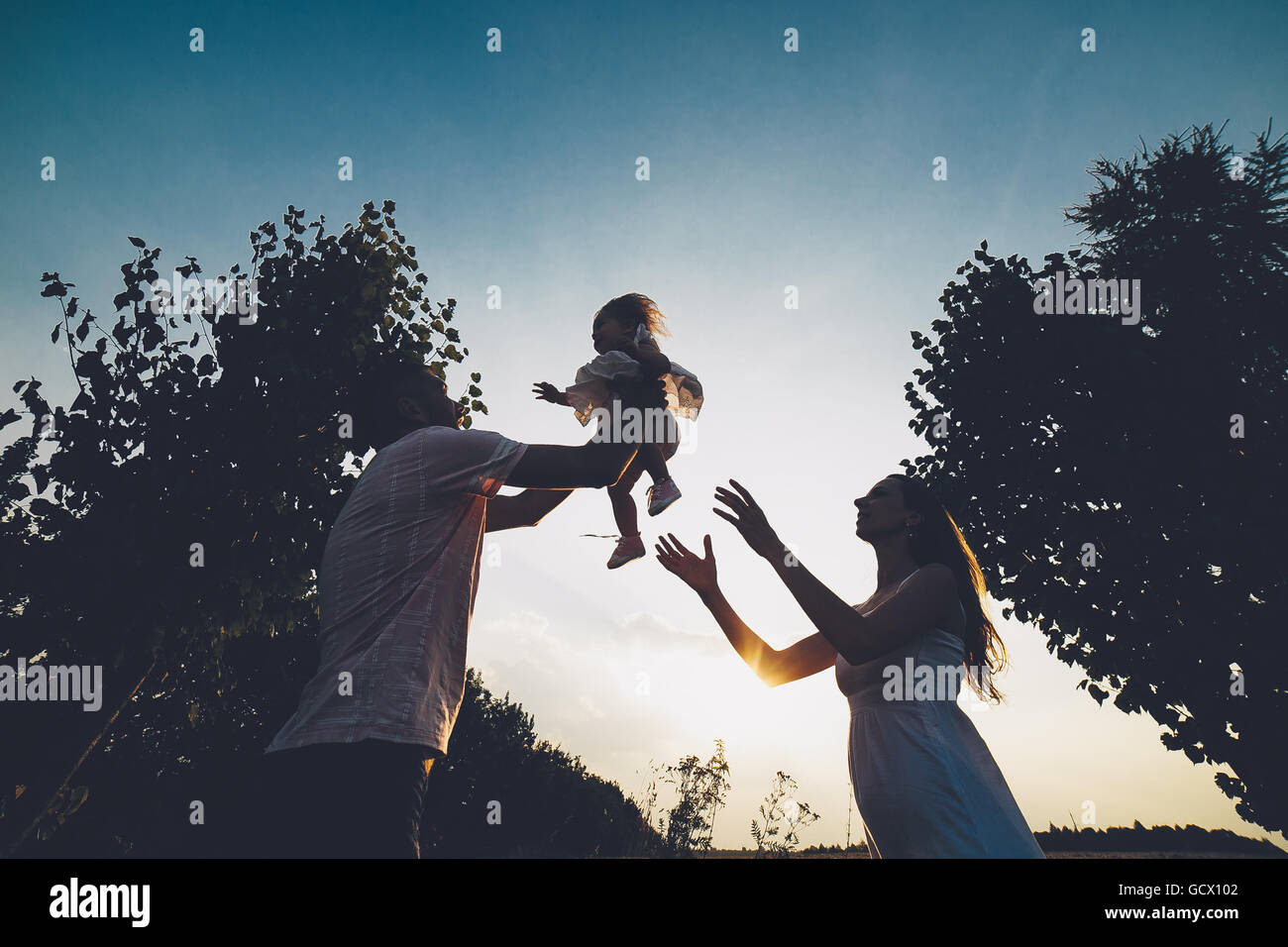 I genitori e i bambini di trascorrere del tempo Foto Stock
