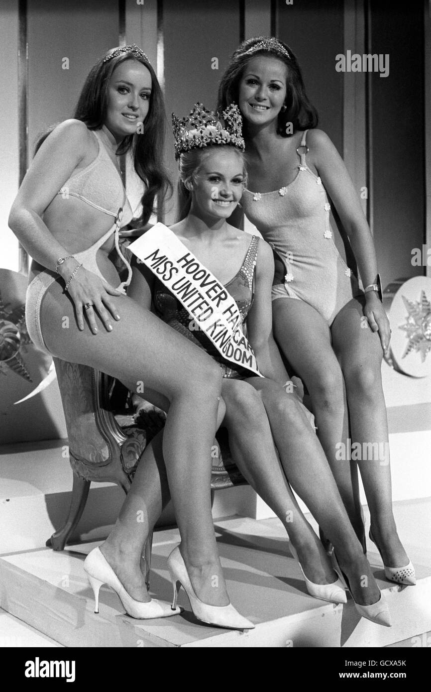 La nuova signorina Regno Unito Yvonne Ormes, di Nantwich, Cheshire, condivide il suo trono con i secondi classificati, a sinistra, Jean Galston di Manchester (Miss Manchester South) che era seconda), e a destra, Lee Hamilton Marshall di Wishaw (Miss Scozia), che era terzo. Foto Stock