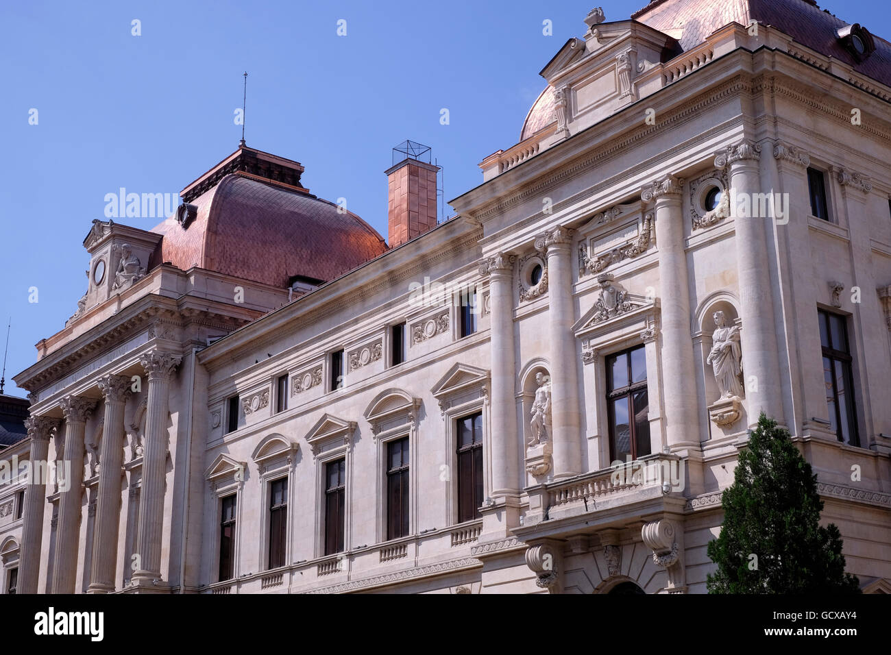 Vista esterna del vecchio palazzo BNR la sede della Banca nazionale di Romania situato in Lipscani Street nella città vecchia di Bucarest Romania Foto Stock