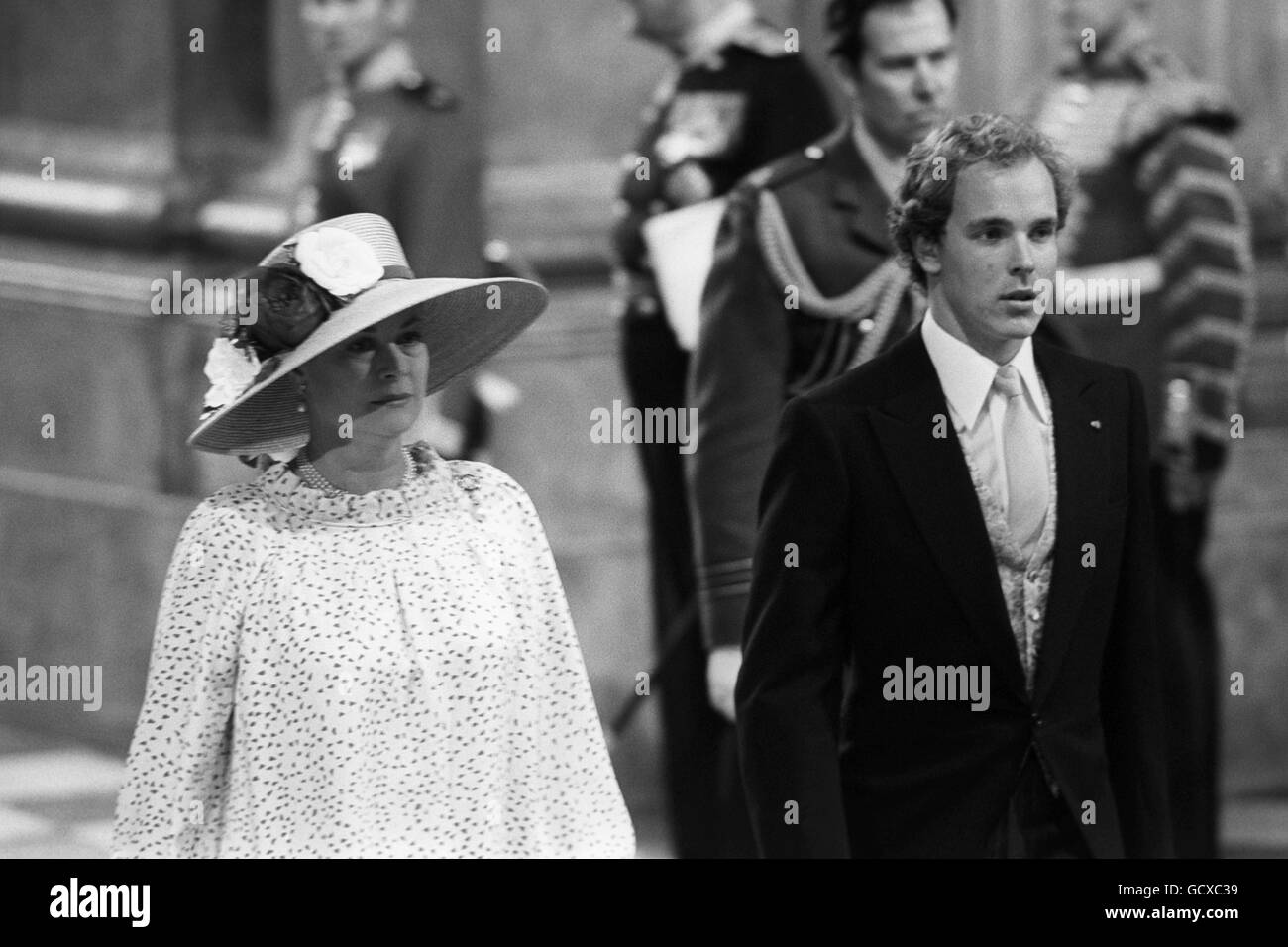 La Principessa Grace di Monaco e suo figlio il Principe Alberto alle nozze del Principe e della Principessa di Galles nella Cattedrale di San Paolo. Foto Stock