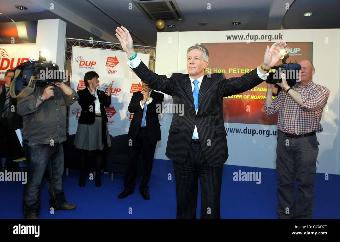 Il leader del DUP Peter Robinson alla conferenza annuale del suo partito all'hotel la Mon House di Belfast. Foto Stock