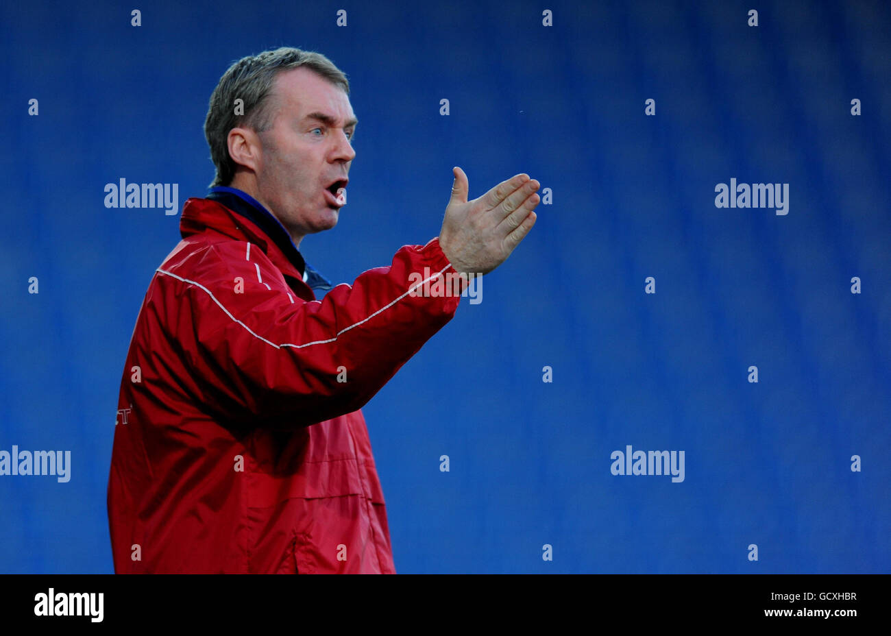 Il manager di Chesterfield John Sheridan durante la Npower Football League Two al B2net Stadium di Chesterfield. Foto Stock