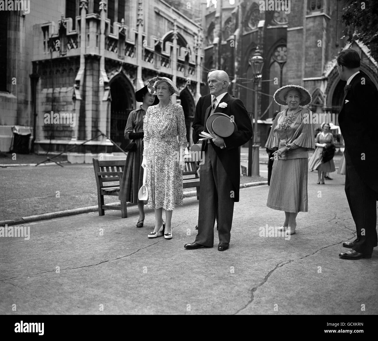 La principessa Mary, la principessa reale, destra, con la sua nuora Lady Harewood, a sinistra, e Lady Fox, madre della sposa, a St Margaret's, Westminster. Foto Stock