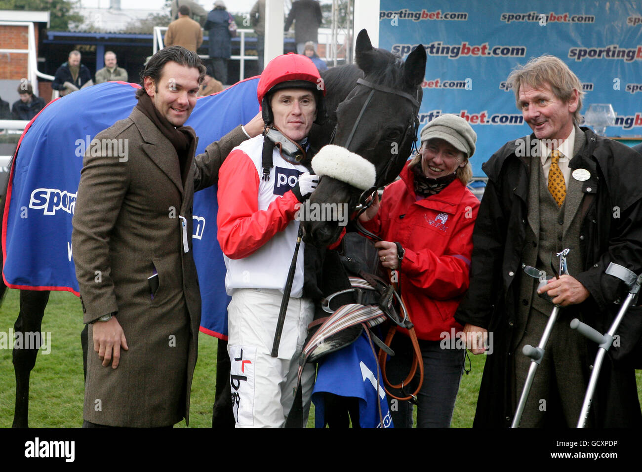 Corse di cavalli - il Festival invernale - Hennessy Gold Cup - Ippodromo di Newbury. Jockey Tony McCoy dopo la vittoria su Big Buck's nel sportingbet.com Long Distance Hodle Foto Stock