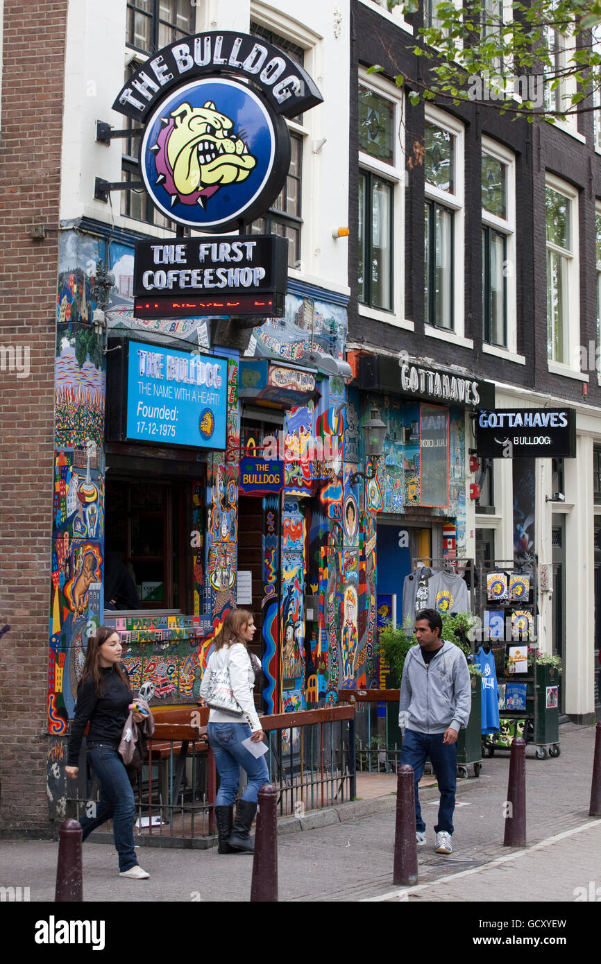 La Bulldog coffee shop nel quartiere a luci rosse di Amsterdam, Olanda, Paesi Bassi, Europa Foto Stock