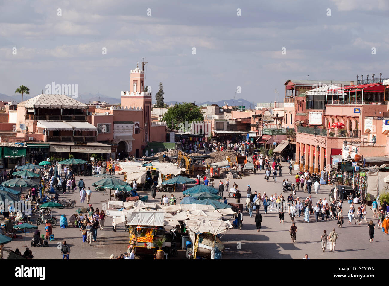 Djemaa el Fna market place, arabo "Assemblaggio del morto", Marrakech, Marocco, Africa Foto Stock