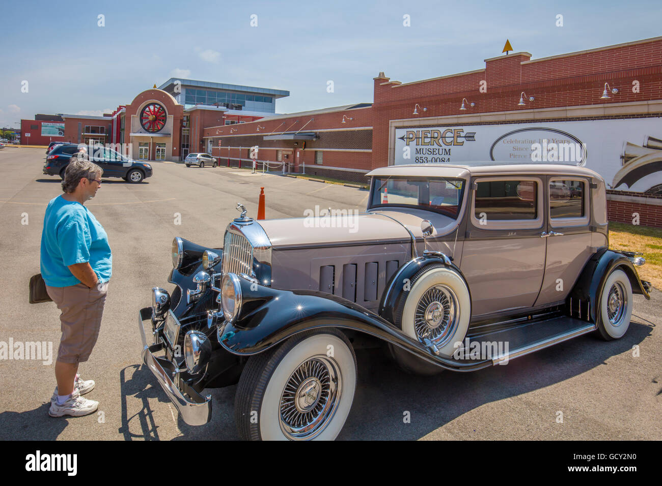 Antique Pierce Arrow auto di fronte al trasporto di Buffalo Pierce Arrow Museum in Buffalo New York Foto Stock