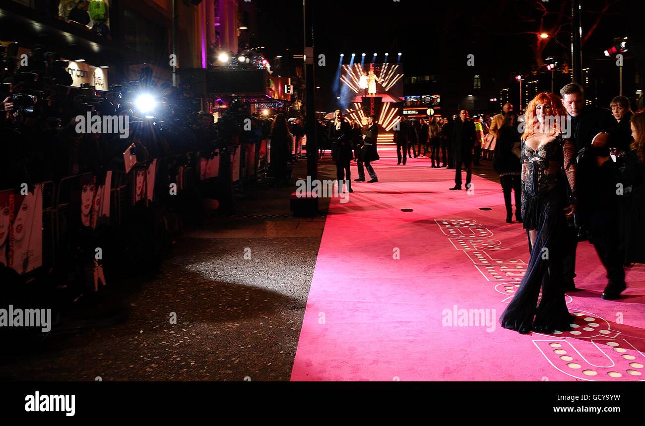 'Burlesque' Premiere - Londra. Cher arrivo per la Premiere di Burlesque, presso l'Empire Leicester Square, Londra. Foto Stock