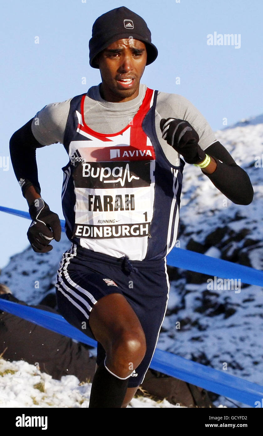Il vincitore della gara Mo Farah, durante la gara Mens International Team Challenge 8k & Scottish Interdistrettuale durante la gara BUPA Great Winter Run di Edimburgo. Foto Stock