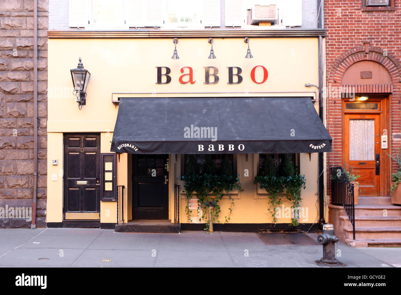 Babbo, 110 Waverly Pl, New York, NY. esterno alla vetrina di un ristorante Italiano nel Greenwich Village quartiere di Manhattan. Foto Stock