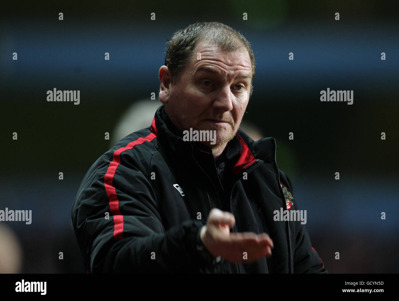 Calcio - Barclays Premier League - Aston Villa / Sunderland - Villa Park. John Cooke, responsabile del kit Sunderland Foto Stock