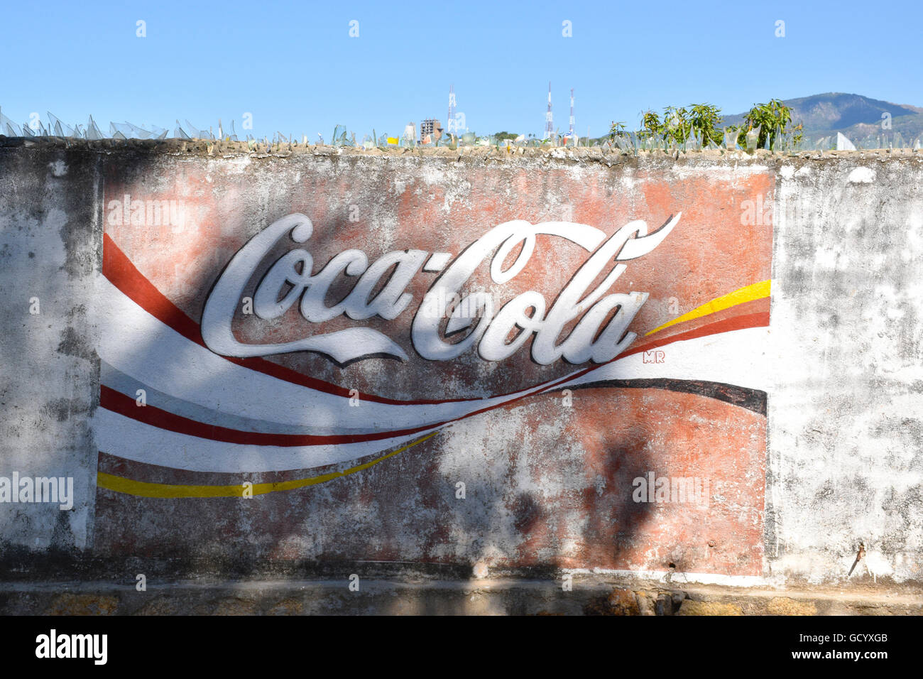 Sbiadita soft drink segno sulla parete in stucco a Acapulco Messico Foto Stock