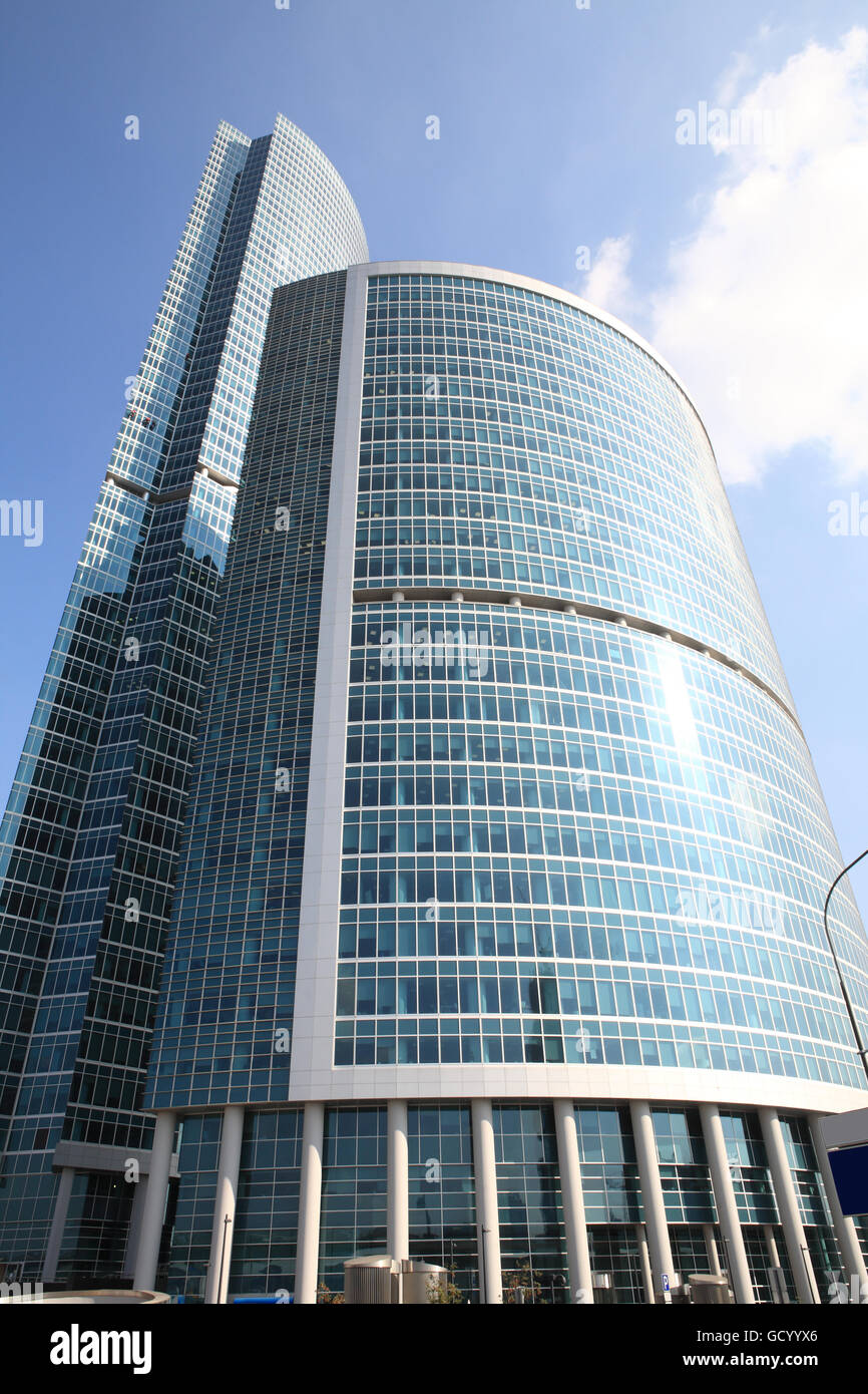 Edificio per uffici a giorno Foto Stock