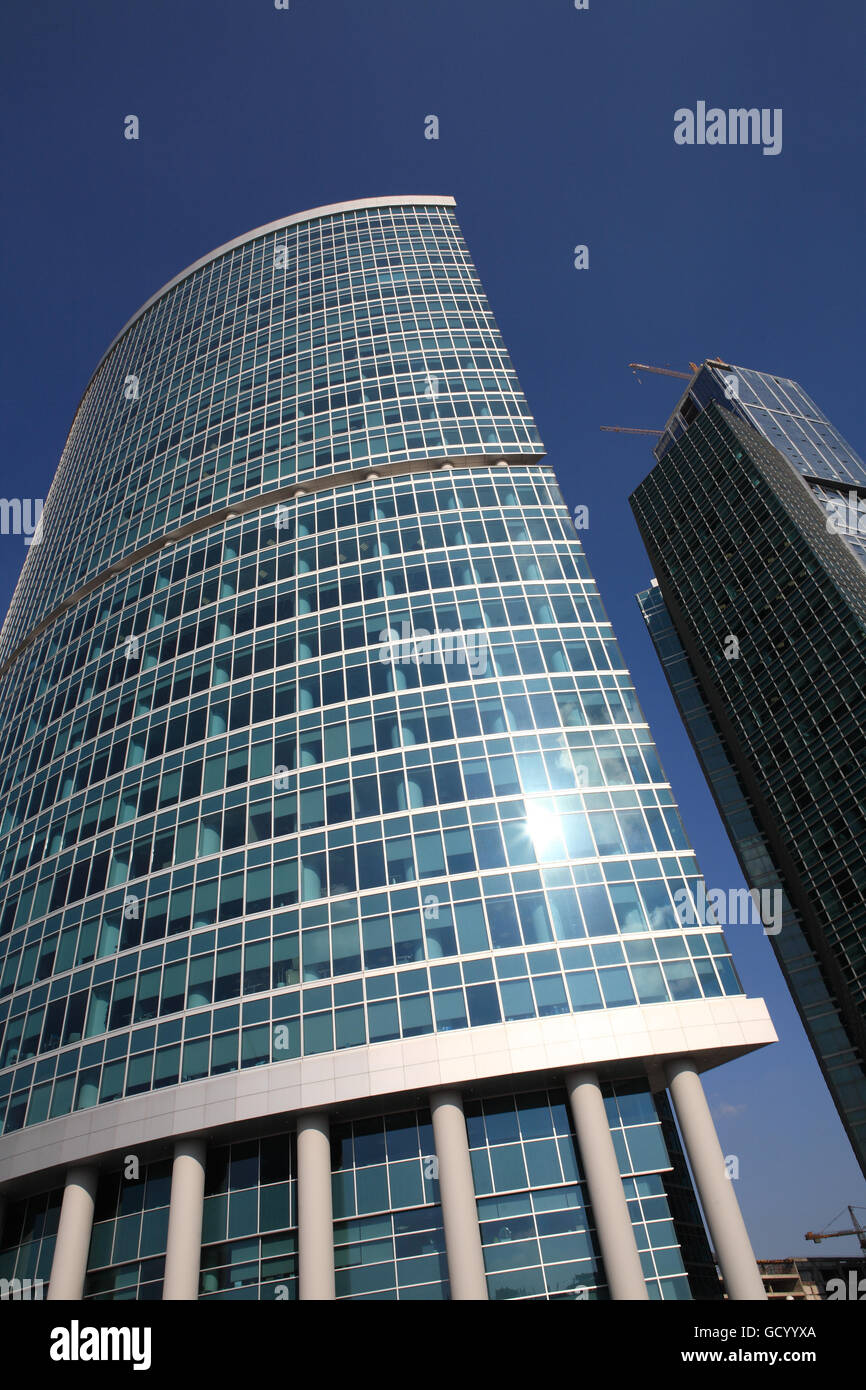 Edificio per uffici a giorno Foto Stock