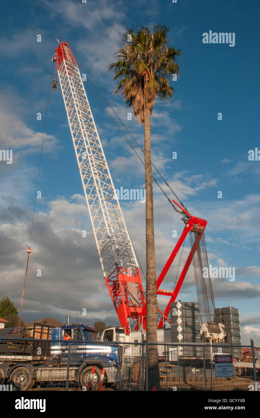 I lavori di costruzione per la soppressione di passaggi a livello sulle suburbane linee ferroviarie in metropolitan Melbourne, Australia Foto Stock