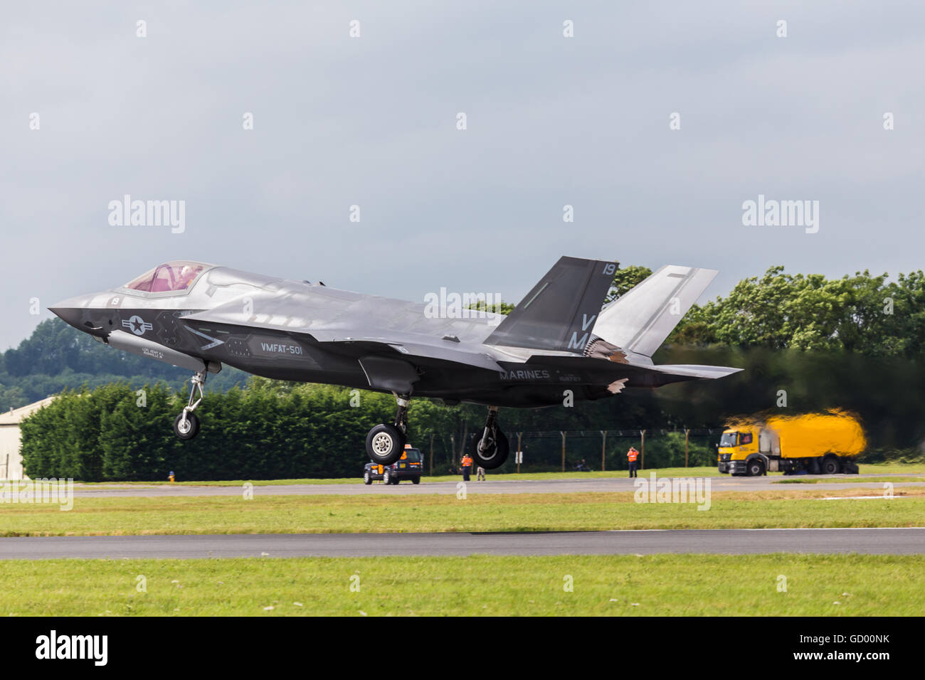 Jelly aria dietro un F-35 Lightning II dopo il decollo raffigurato all'2016 Royal International Air Tattoo. Foto Stock