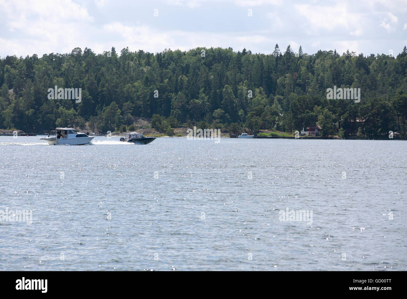 Barche in arcipelago di Stoccolma in un giorno d'estate. Foto Stock