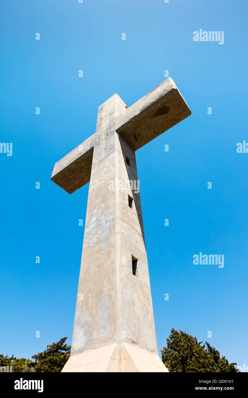 La croce e la piattaforma di osservazione sul monte Filerimos, Grecia, Rodi. Foto Stock
