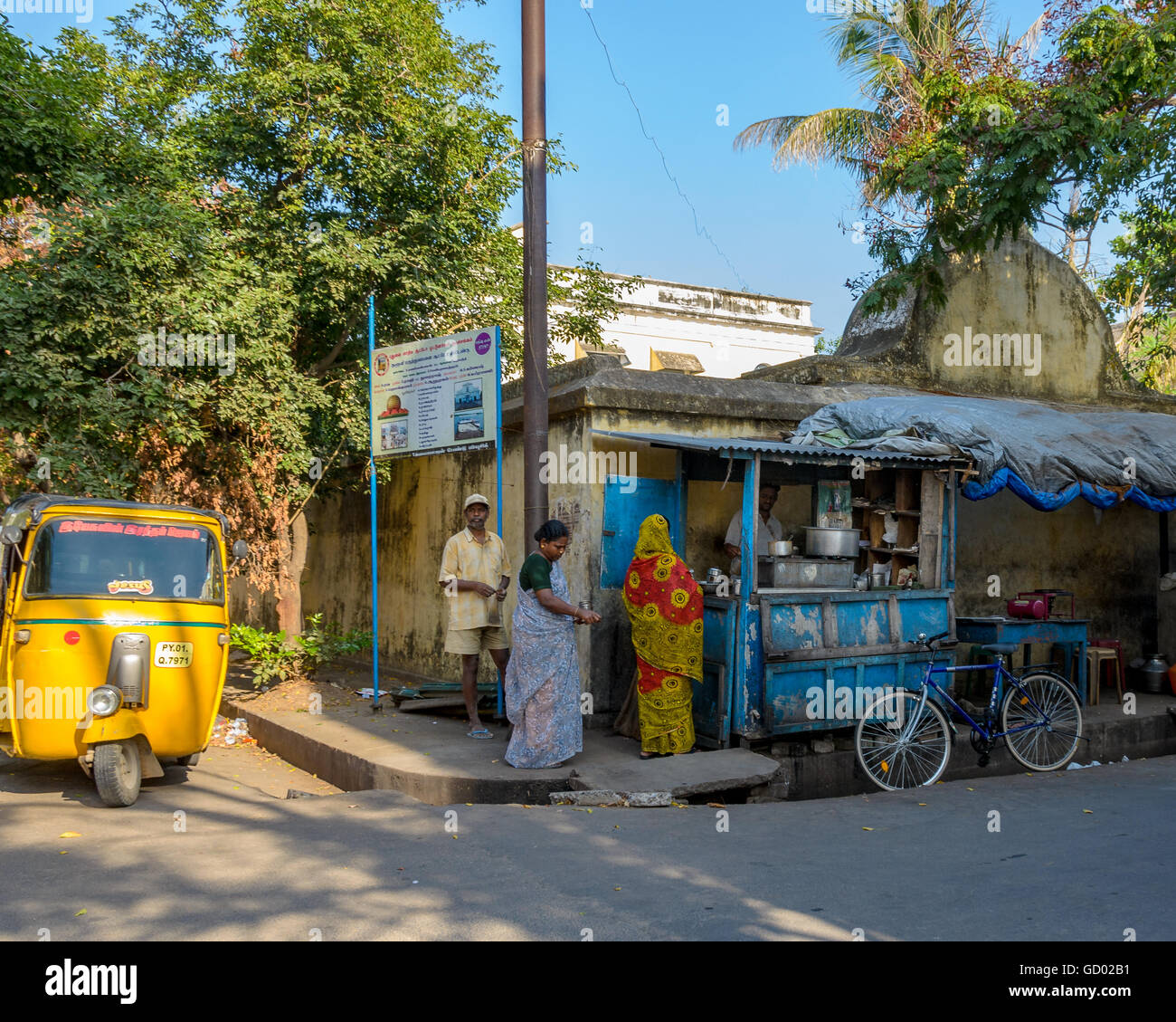 Strada di stallo alimentare nell India meridionale Foto Stock