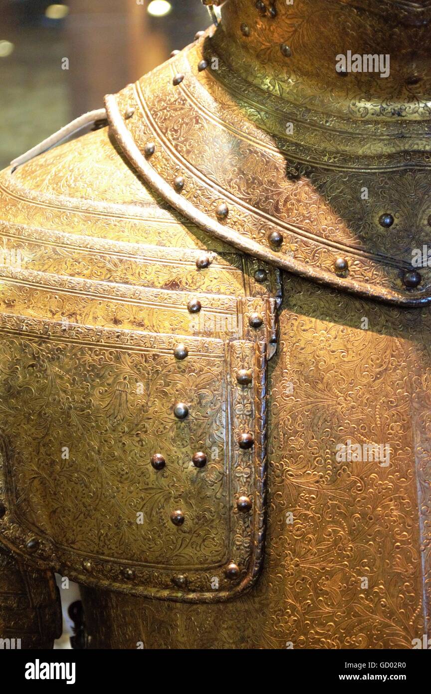 Gli intricati intagliati Vestito medievale di Armor Foto Stock