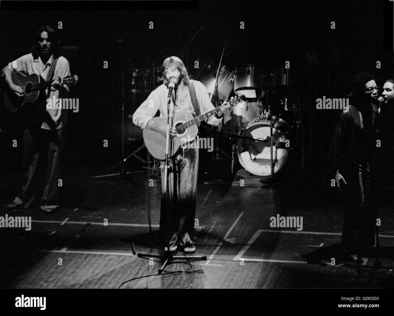 Musicista, cantante e cantautore Kenny Loggins e la sua band eseguire in Charleston, Carolina del Sud nel 1976. Foto Stock