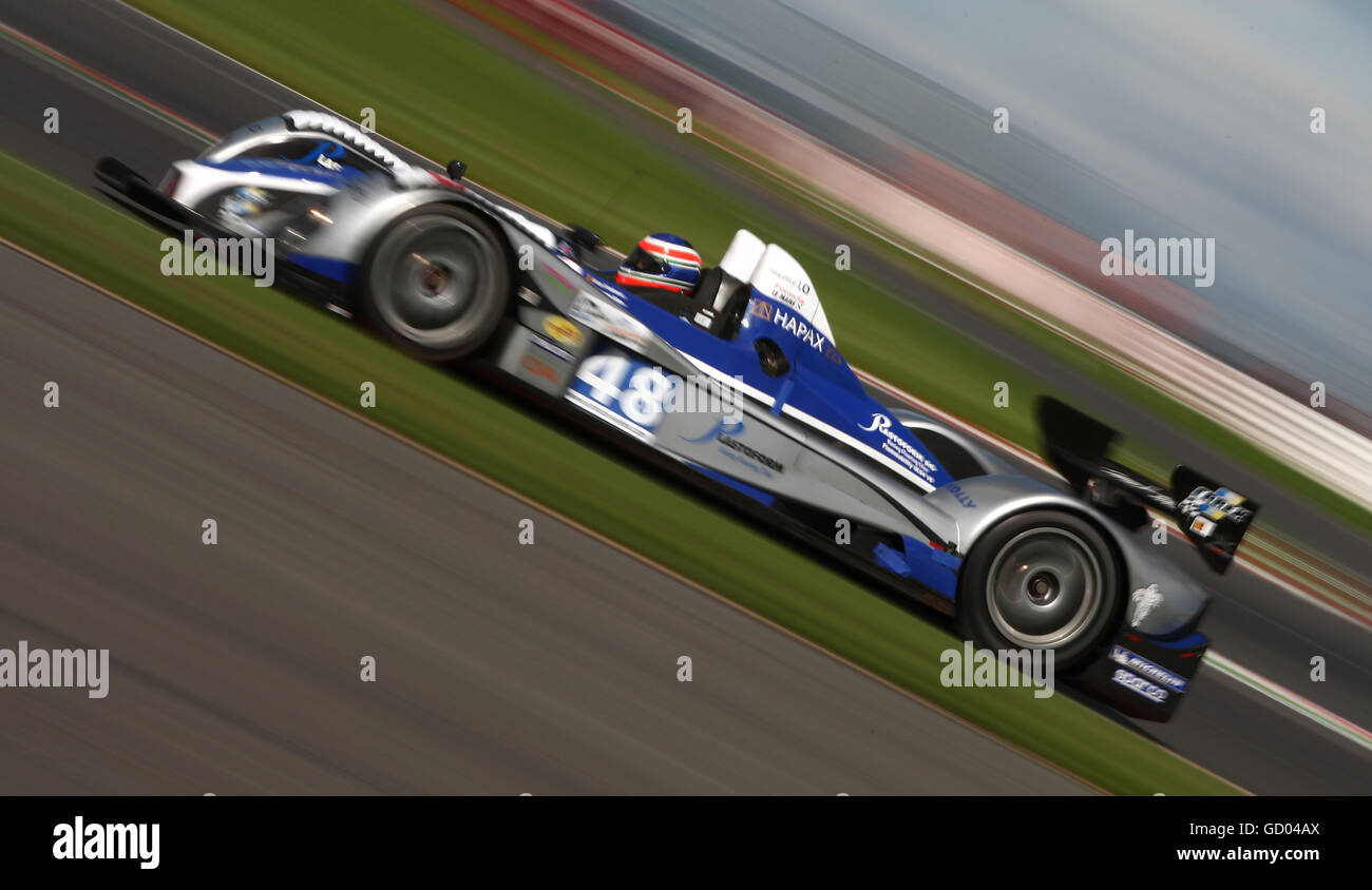 Hope Polevision Racing's FLM - Oreca - 09 guidato da Christophe Pillon, Nico Verdonck e Charlie Hollins fa strada in pista durante la gara di 1000km di le Mans Series al circuito di Silverstone, Northamptonshire. Foto Stock