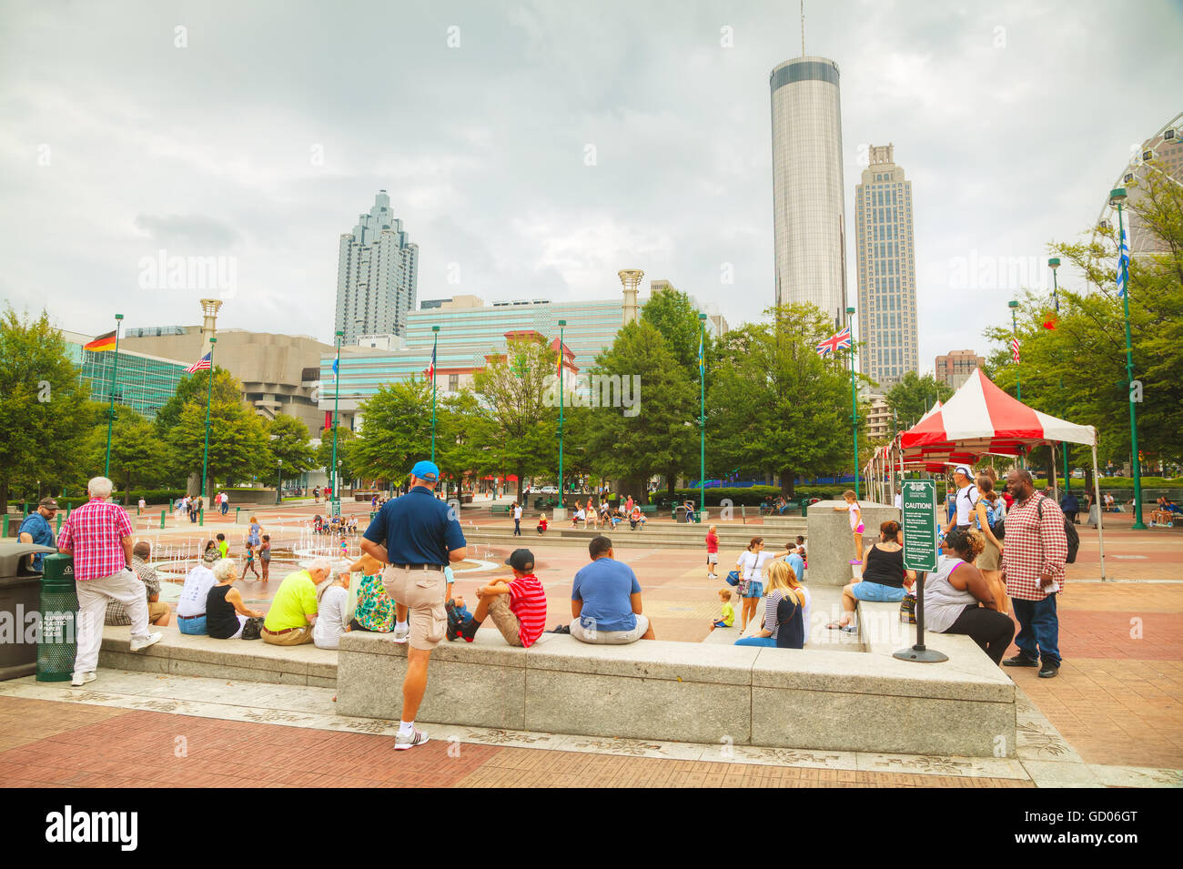 ATLANTA - 29 agosto: Centennial Olympic Park con le persone su agosto 29, 2015 in Atlanta, GA. Foto Stock