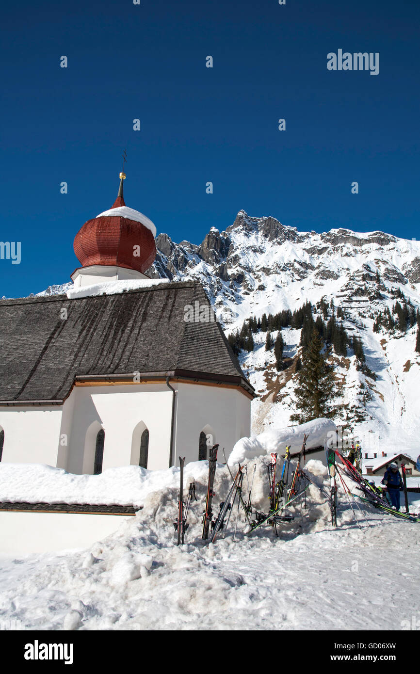 La chiesa a Stuben vicino a Lech e St Anton am Arlberg Austria Foto Stock