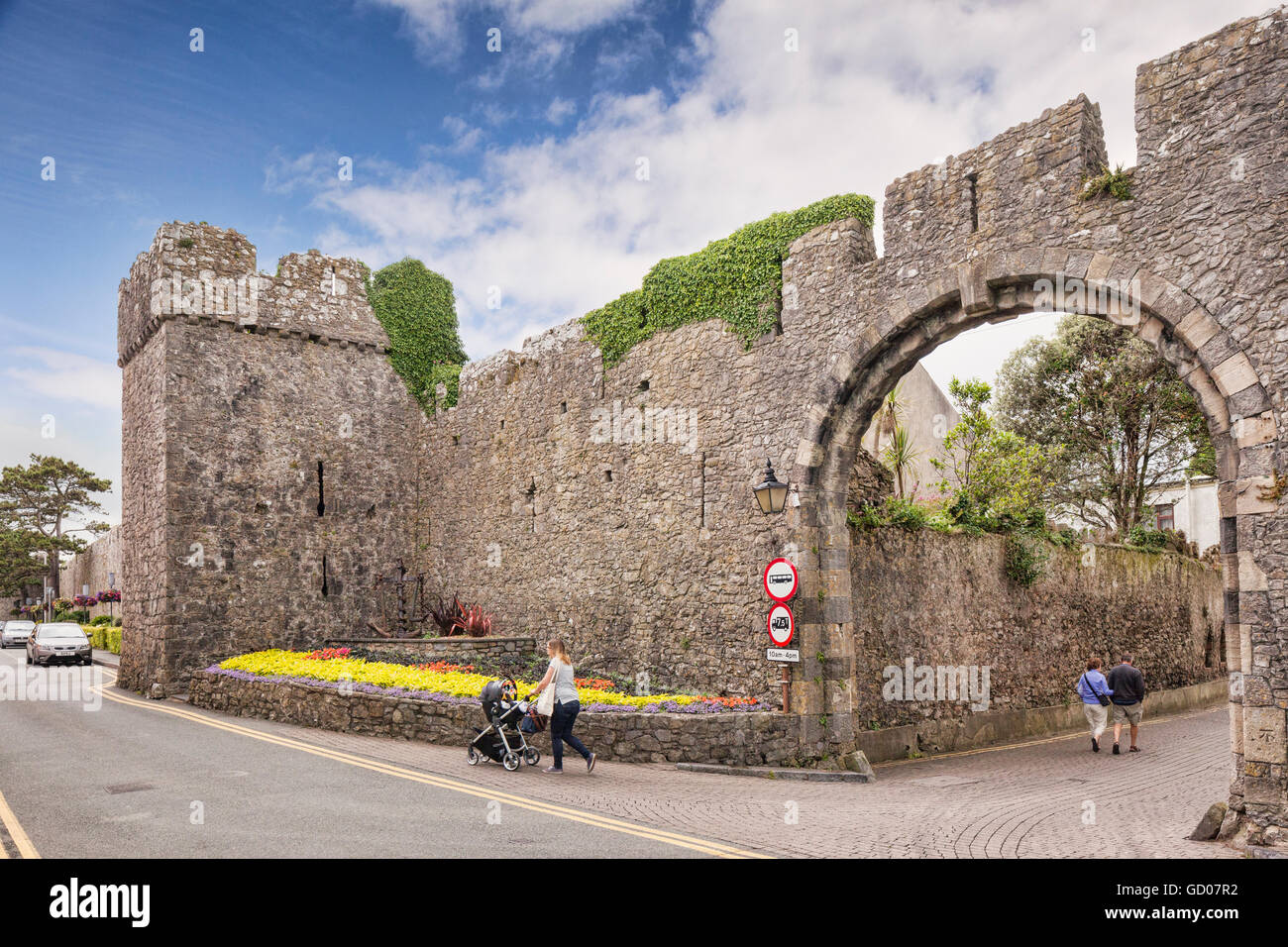 La cinta muraria medievale di Tenby, Pembrokeshire, Wales, Regno Unito Foto Stock