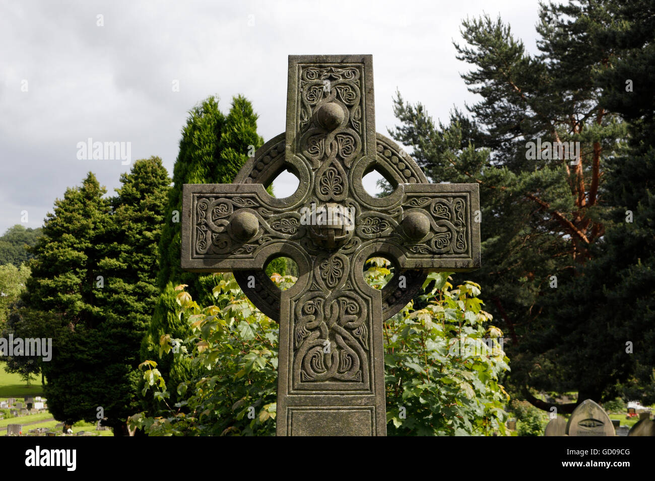 Lapide grave nella progettazione della croce celtica Foto Stock