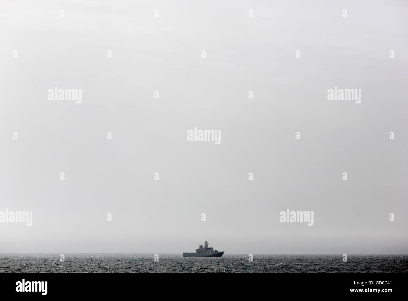 HDMS Ejnar Mikkelsen Royal Danish Navy nave pattuglia di pattuglia in acque aperte vicino Maniitsoq, Groenlandia Foto Stock