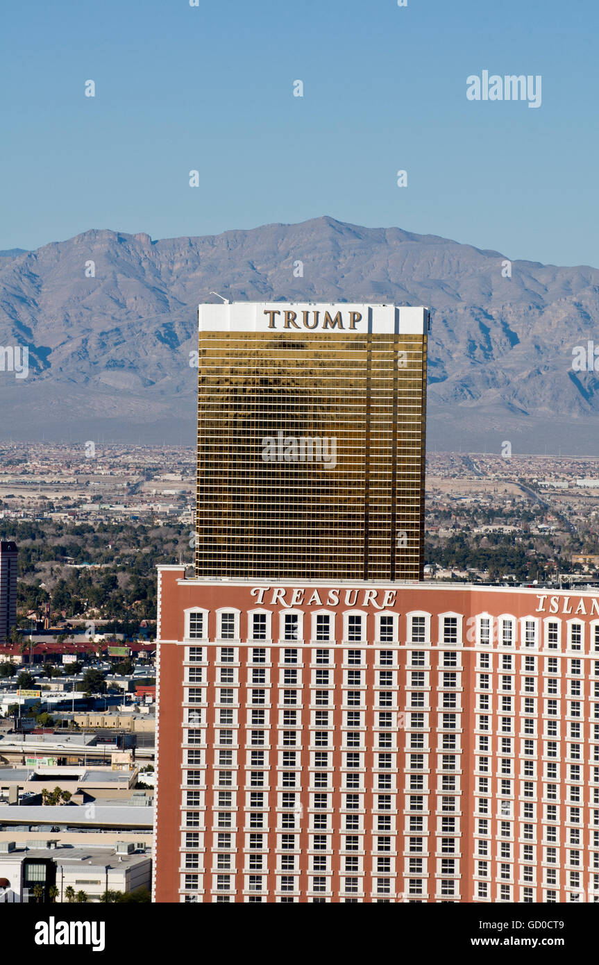 Las Vegas, Nevada. Trump Tower e l'isola del tesoro sulla strip di las Vegas. Foto Stock