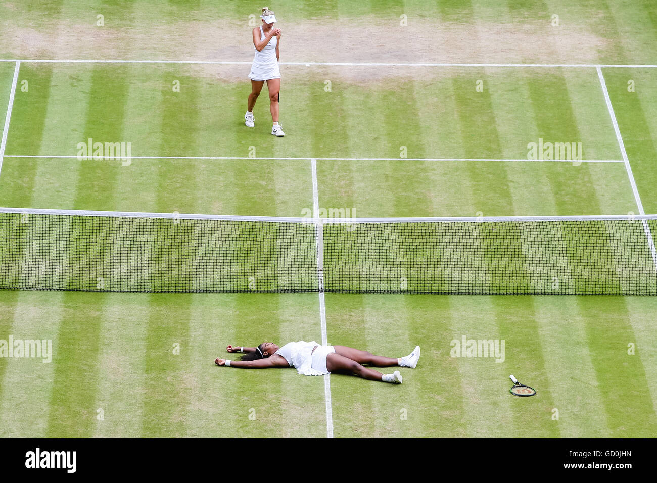 Londra, Regno Unito. 9 Luglio, 2016. Serena Williams (USA) Tennis : Serena Williams negli Stati Uniti celebra come vince le donne singoli partita finale del torneo di Wimbledon Lawn Tennis Championships contro Angelique Kerber della Germania al All England Lawn Tennis e Croquet Club di Londra, in Inghilterra . © AFLO/Alamy Live News Foto Stock