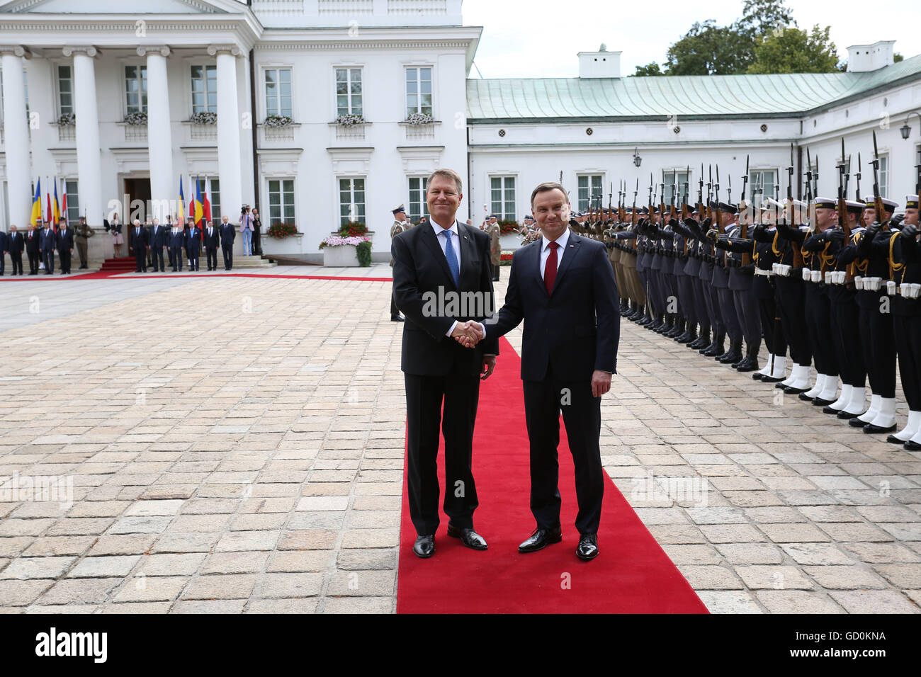 Varsavia, Polonia. 10 Luglio, 2016. Presidente rumeno Iohannis è stato ricevuto dal presidente Duda Credito: Jake Ratz/Alamy Live News Foto Stock