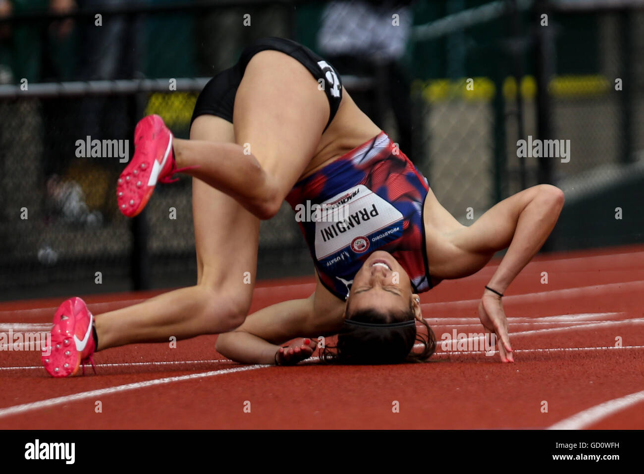 Eugene, Oregon, Stati Uniti d'America. 10 Luglio, 2016. JENNA PRANDINI scende al traguardo della 200m finals presso gli Stati Uniti. 10 Luglio, 2016. Track & Field prove olimpiche in Hayward Field di Eugene, Oregon il 10 luglio 2016. Foto di David Blair Credito: David Blair/ZUMA filo/Alamy Live News Foto Stock
