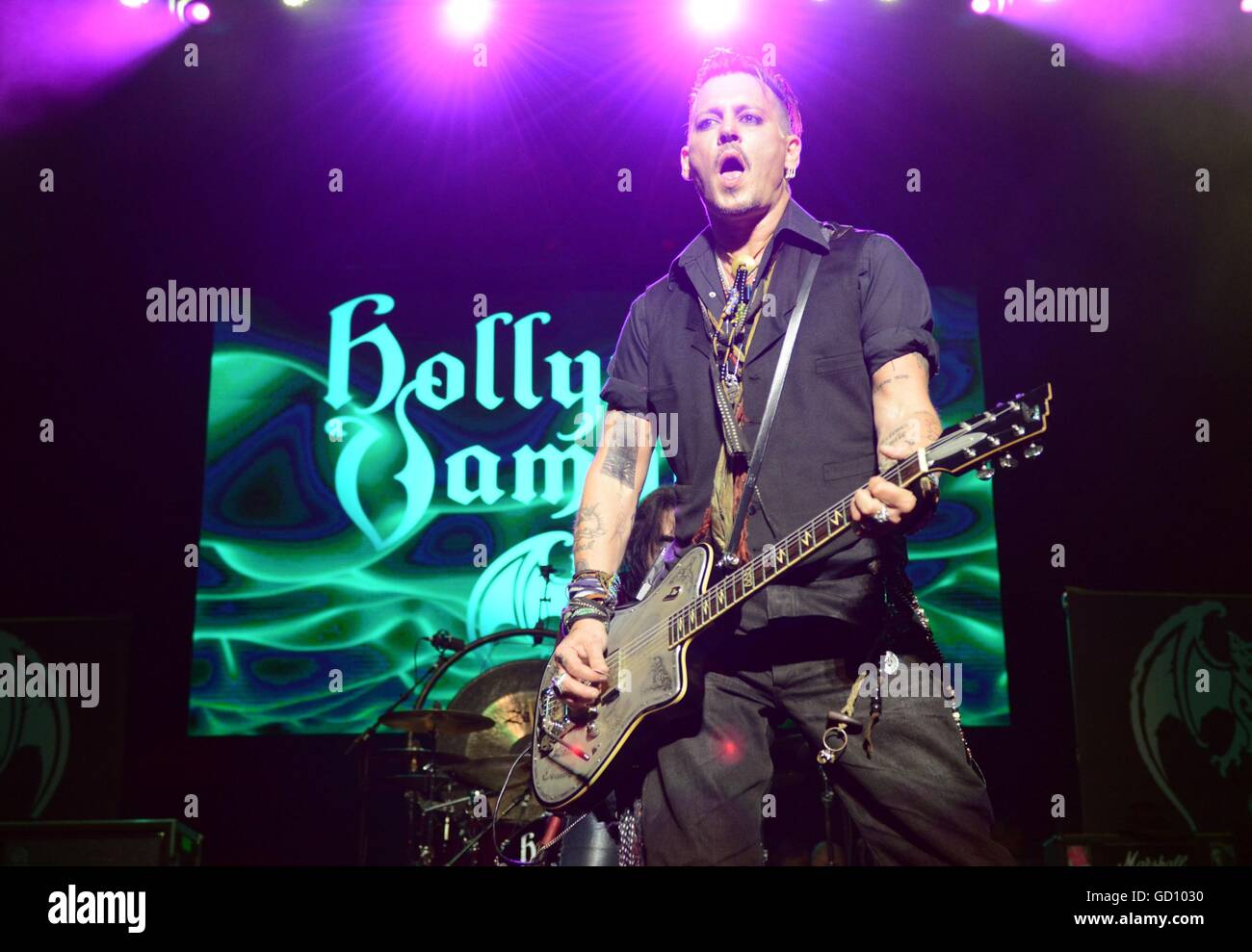 Brooklyn, NY, STATI UNITI D'AMERICA. 10 Luglio, 2016. Johnny Depp sul palco per Hollywood vampiri in concerto a Coney Island anfiteatro, Coney Island anfiteatro, Brooklyn, NY Luglio 10, 2016. © Derek Storm/Everett raccolta/Alamy Live News Foto Stock