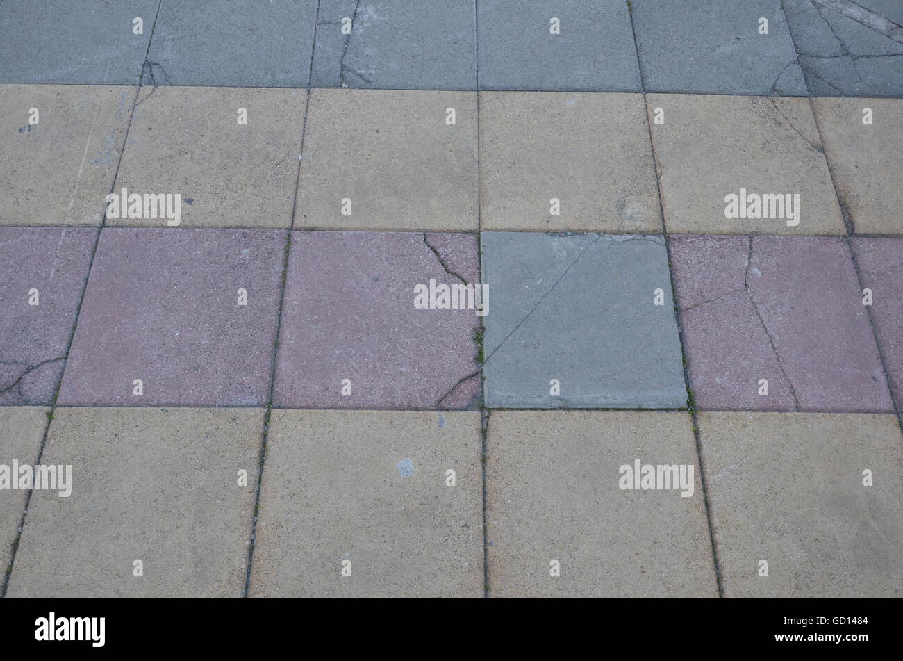 Rotture di piastrelle per pavimento grigio rosso giallo street copia in background pastello dello spazio Foto Stock